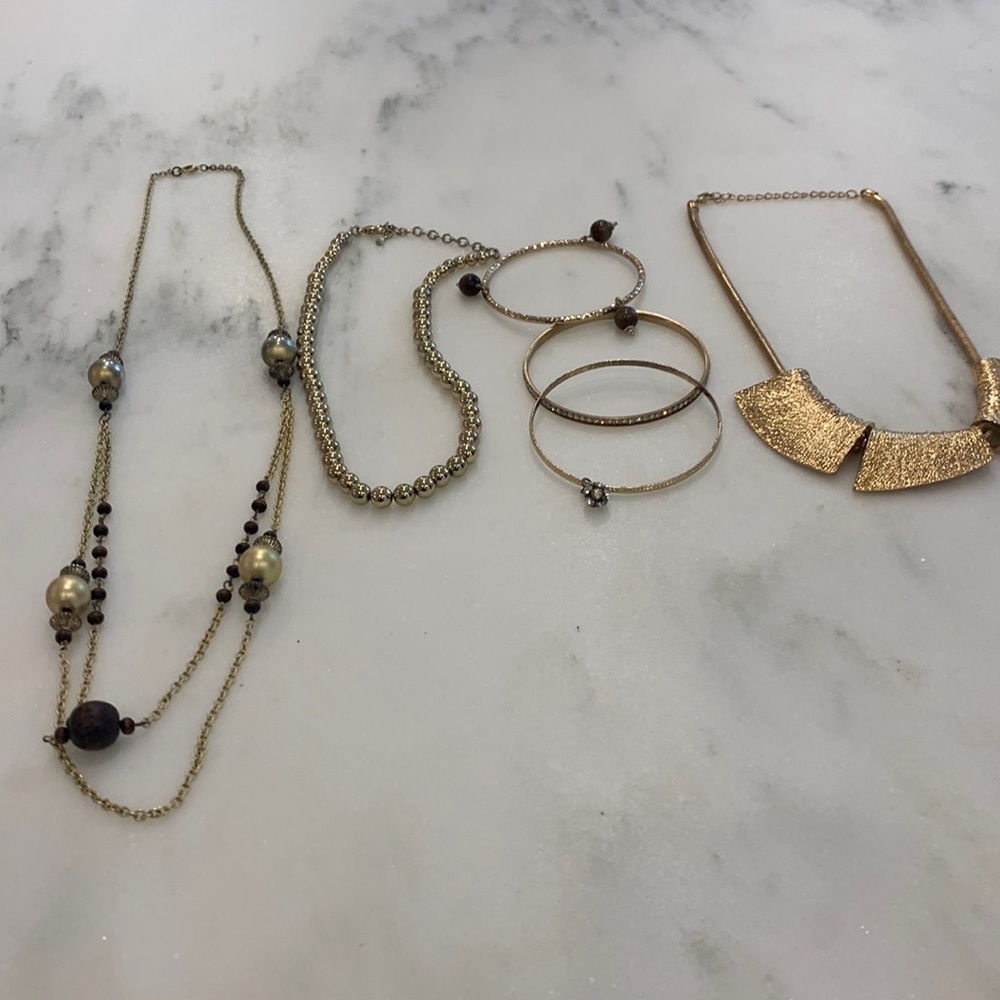 Gold tone 3 necklace’s and 3‎ bangles bracelet